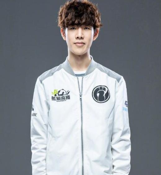 Uzi ：小明直播合同搞定了吗？只能说没那么简单 但又没那么复杂了