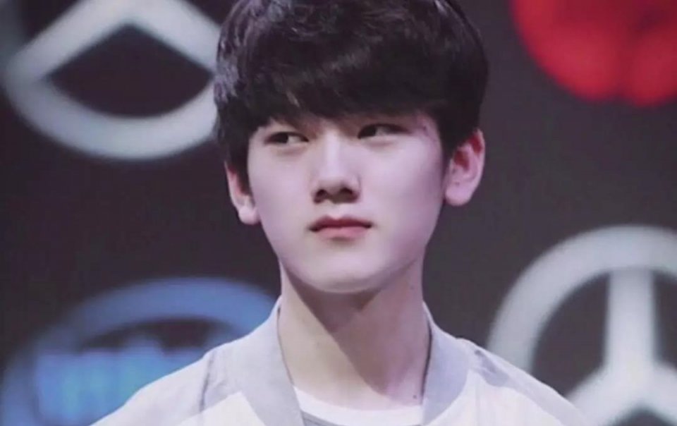 VCT CN 发布了 EDG 的赛季阵容：CHICHOO／ZmjjKK／S1Mon／nobody／Smoggy